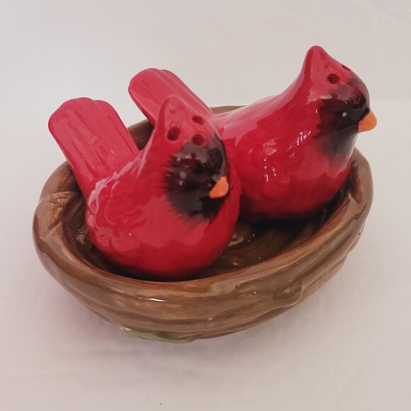 Red Cardinal Bird Salt Pepper Shakers Nest Tray - Picture 12 of 14